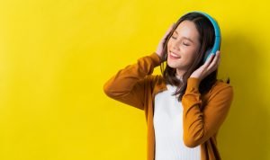 3 Cara Sehat menikmati Musik Melalui Earphone