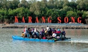 Wisata Karangsong