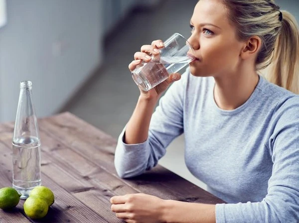 Kebiasaan Minum Air Putih Bisa Membuat Ginjal Lebih Sehat