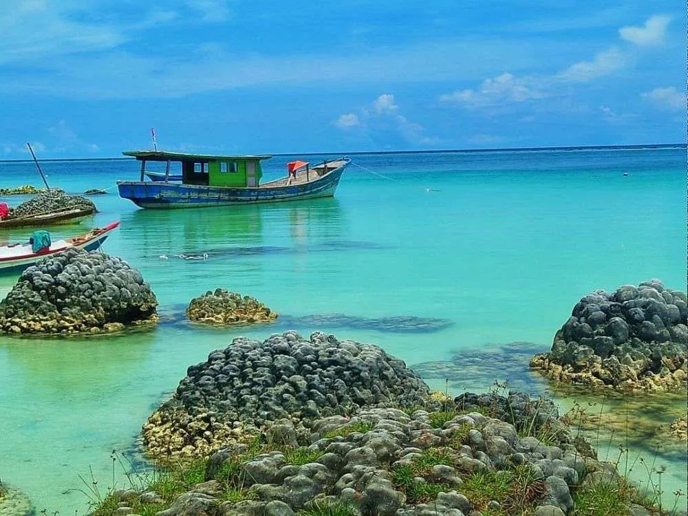 Petualangan Seru di Pantai Sorake Surga Pulau Nias